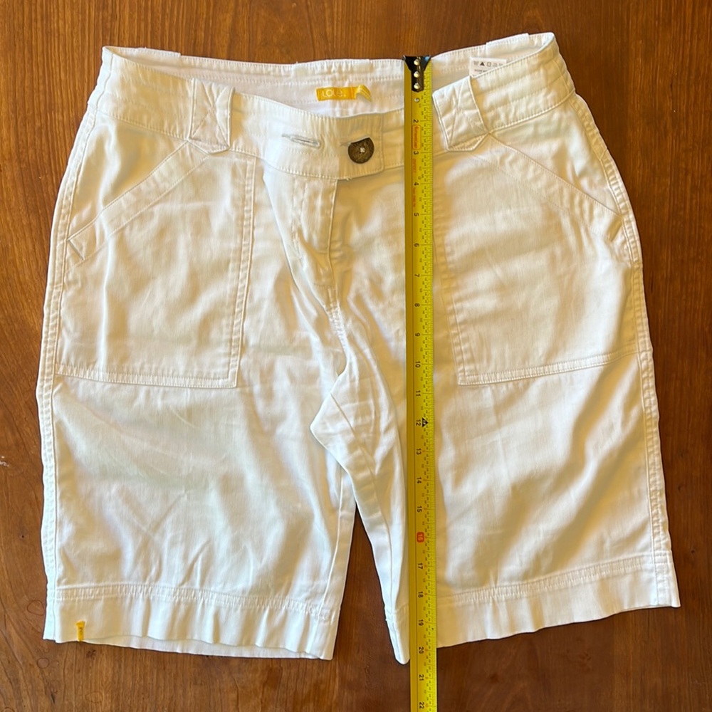 Lolë shorts excellent condition cotton w a touch of spandex.